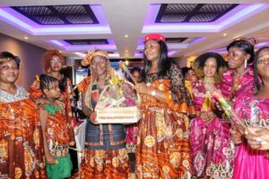 Remise du prix de la maman la plus responsable par les dames du CRFC